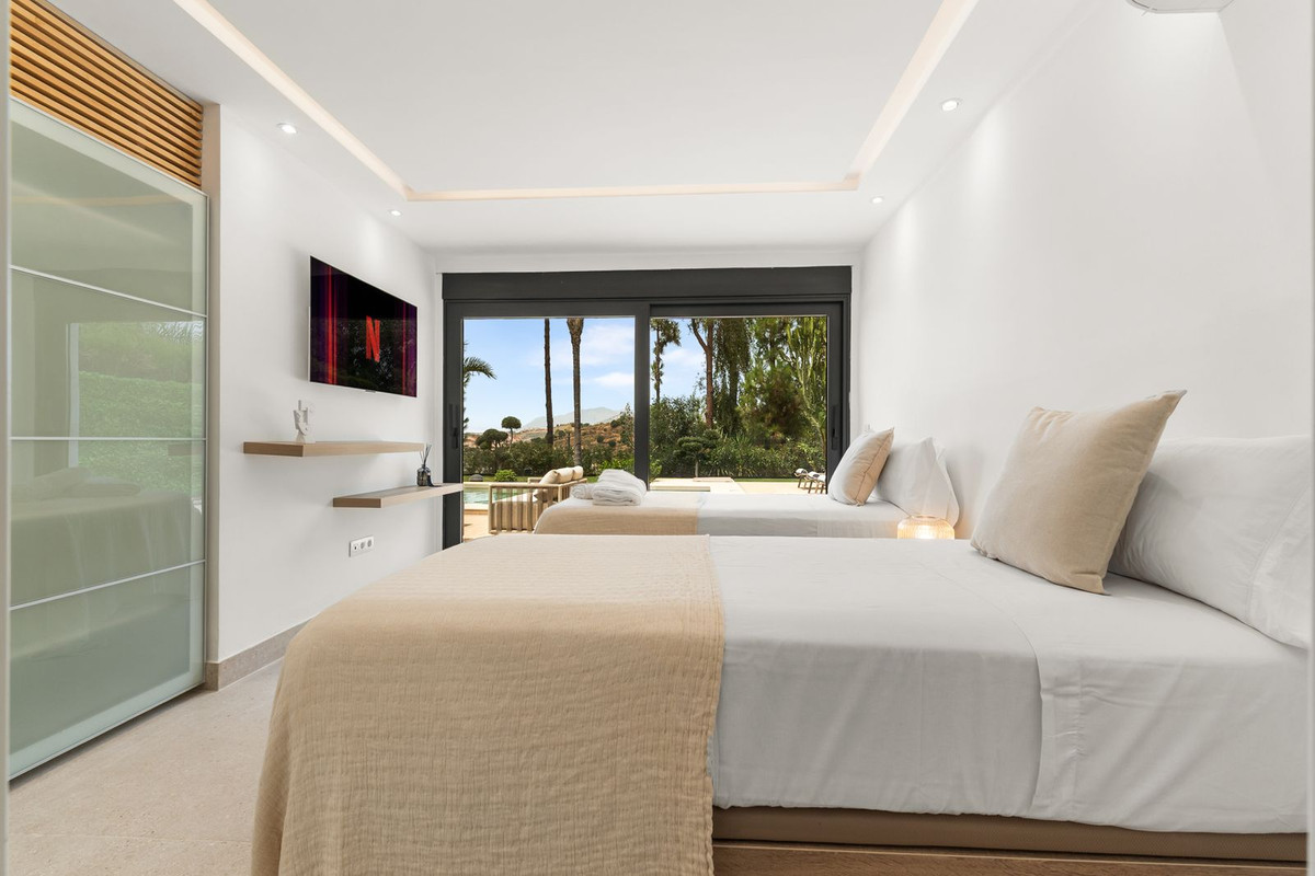 4 Bed Townhouse for sale in Nueva Andalucía Costa Del Sol, Málaga, Spain