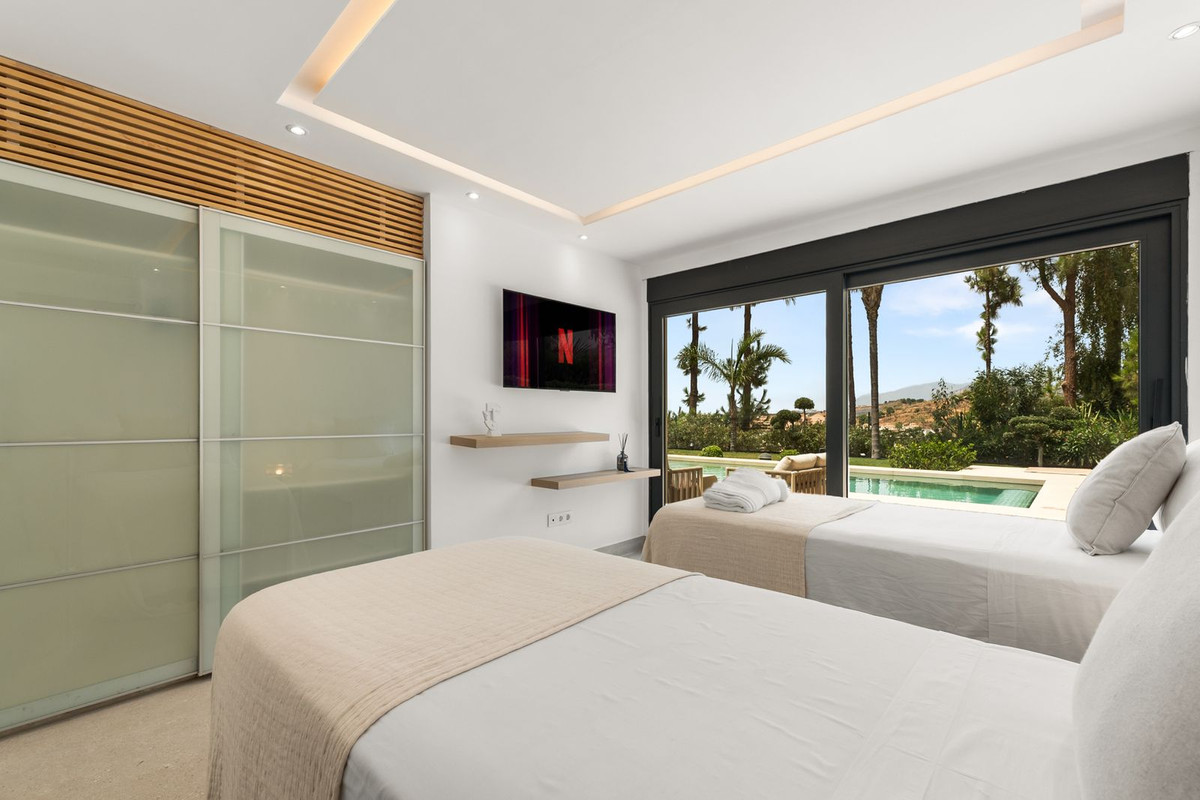 4 Bed Townhouse for sale in Nueva Andalucía Costa Del Sol, Málaga, Spain