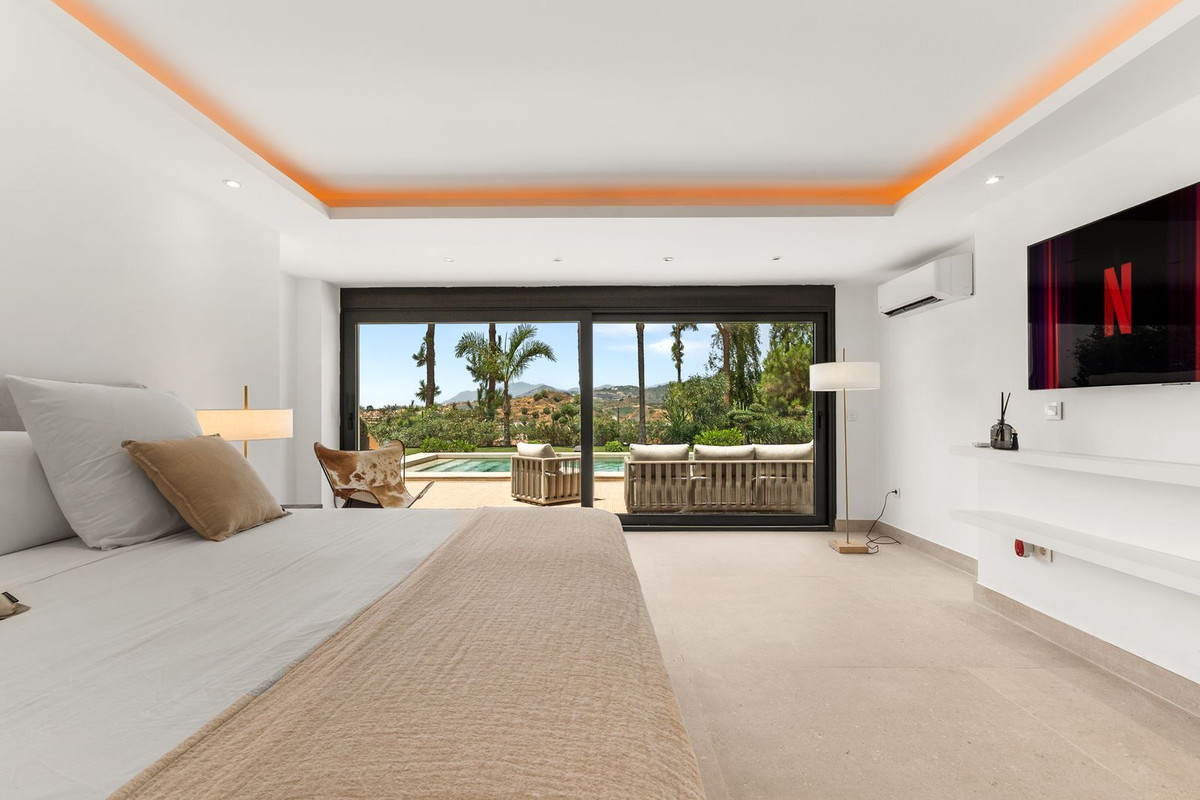 4 Bed Townhouse for sale in Nueva Andalucía Costa Del Sol, Málaga, Spain