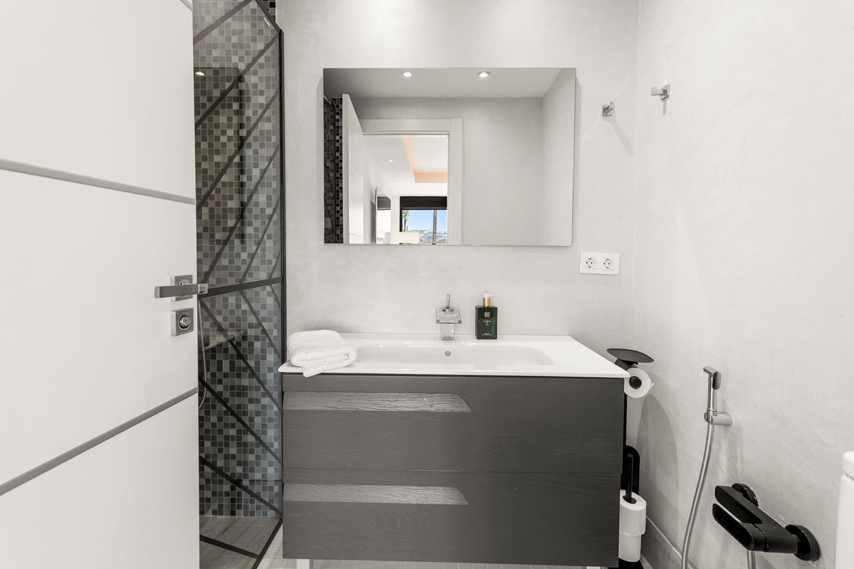 4 Bed Townhouse for sale in Nueva Andalucía Costa Del Sol, Málaga, Spain