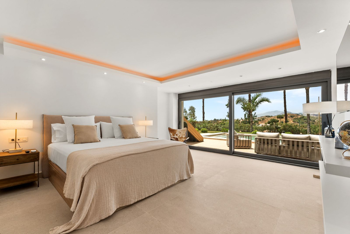 4 Bed Townhouse for sale in Nueva Andalucía Costa Del Sol, Málaga, Spain