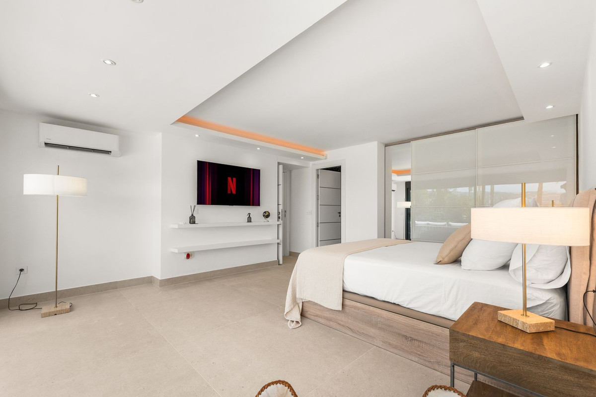 4 Bed Townhouse for sale in Nueva Andalucía Costa Del Sol, Málaga, Spain