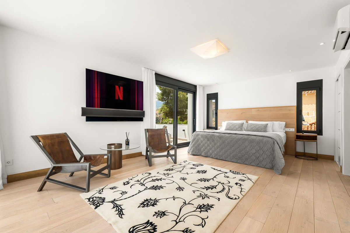 4 Bed Townhouse for sale in Nueva Andalucía Costa Del Sol, Málaga, Spain