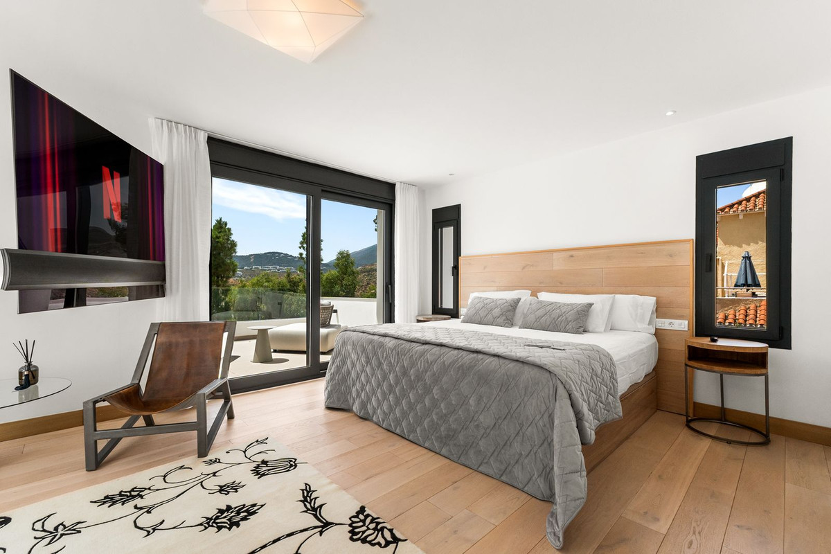 4 Bed Townhouse for sale in Nueva Andalucía Costa Del Sol, Málaga, Spain