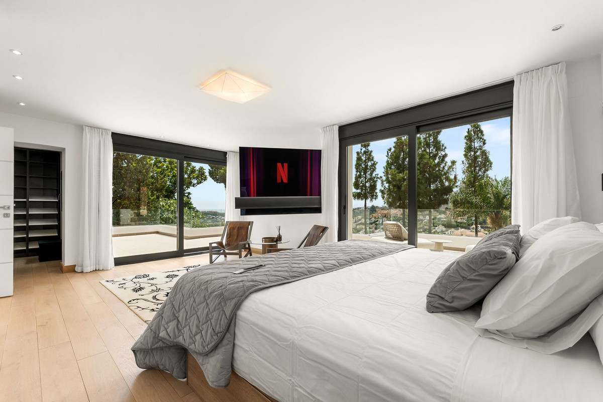 4 Bed Townhouse for sale in Nueva Andalucía Costa Del Sol, Málaga, Spain