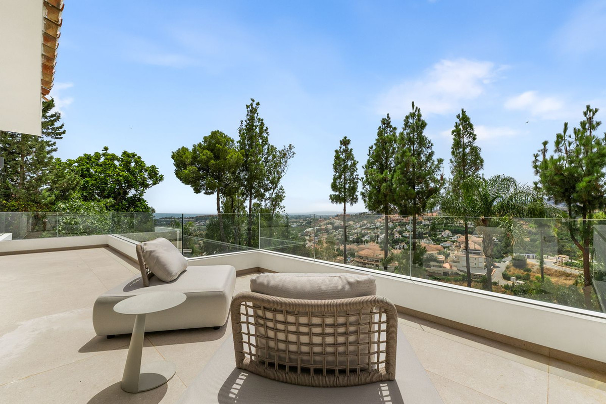 4 Bed Townhouse for sale in Nueva Andalucía Costa Del Sol, Málaga, Spain