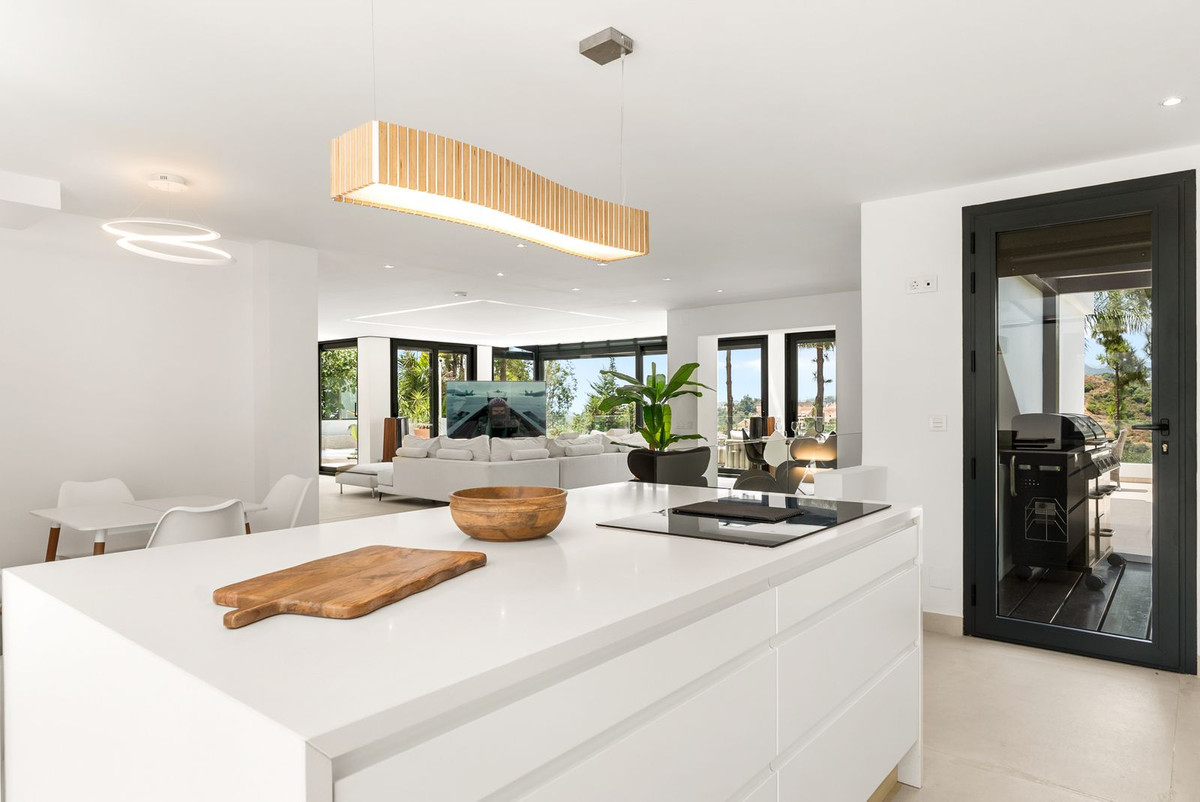 4 Bed Townhouse for sale in Nueva Andalucía Costa Del Sol, Málaga, Spain