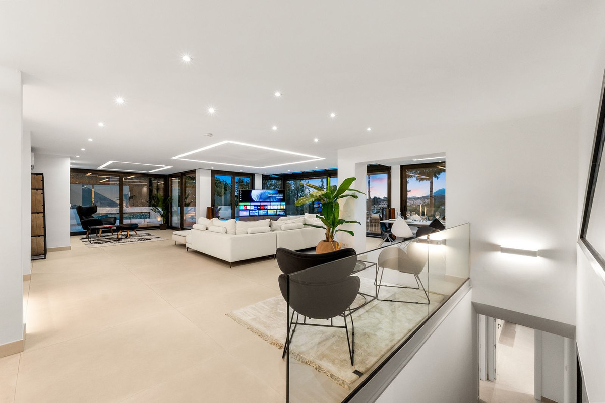 4 Bed Townhouse for sale in Nueva Andalucía Costa Del Sol, Málaga, Spain