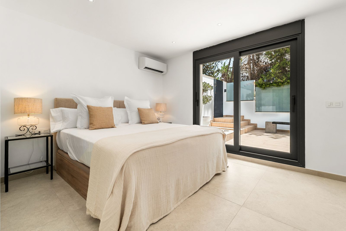 4 Bed Townhouse for sale in Nueva Andalucía Costa Del Sol, Málaga, Spain