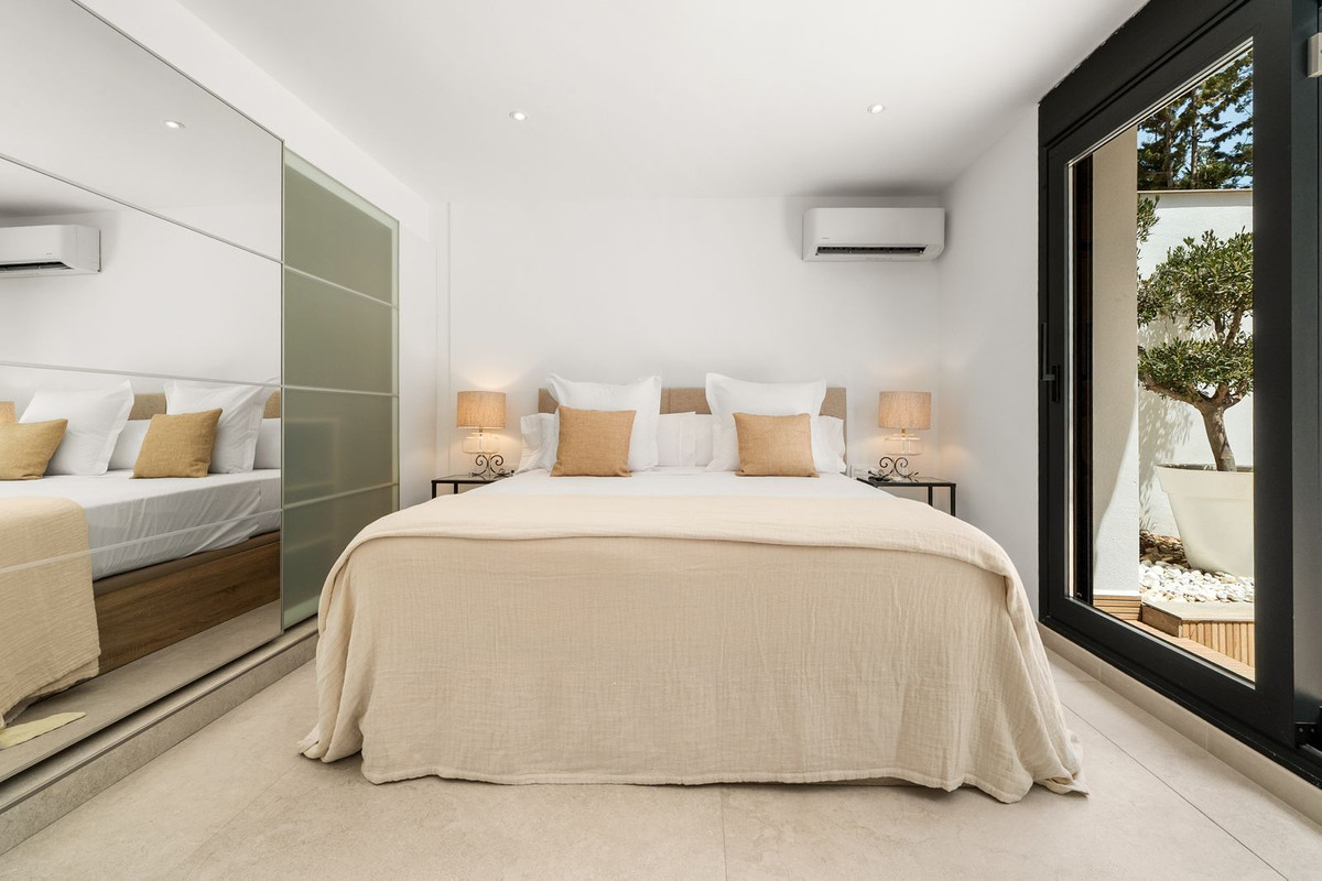 4 Bed Townhouse for sale in Nueva Andalucía Costa Del Sol, Málaga, Spain