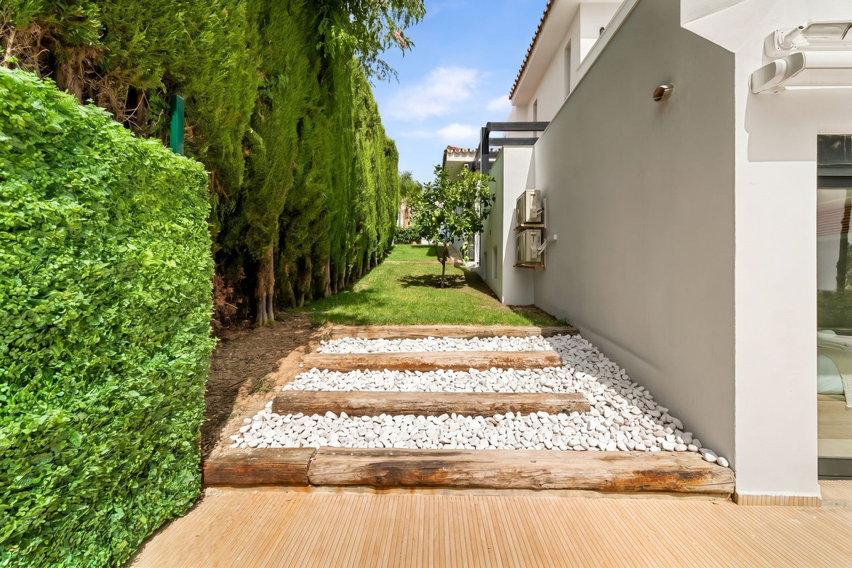 4 Bed Townhouse for sale in Nueva Andalucía Costa Del Sol, Málaga, Spain