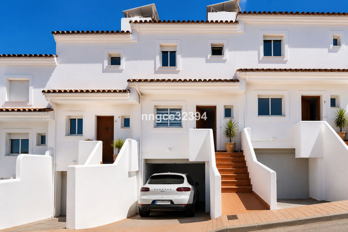 4 Bed Townhouse for sale in New Golden Mile Costa Del Sol, Málaga, Spain