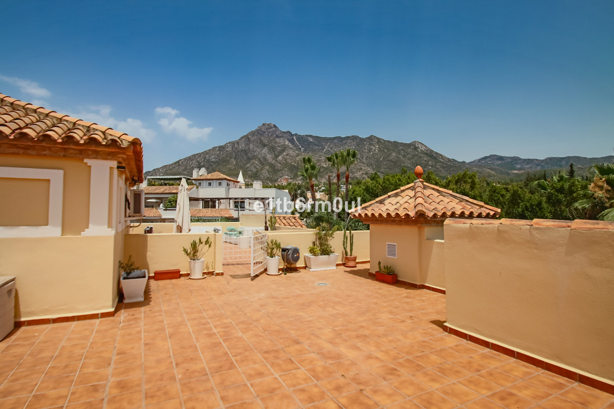 3 Bed Apartment for sale in Nagüeles Costa Del Sol, Málaga, Spain