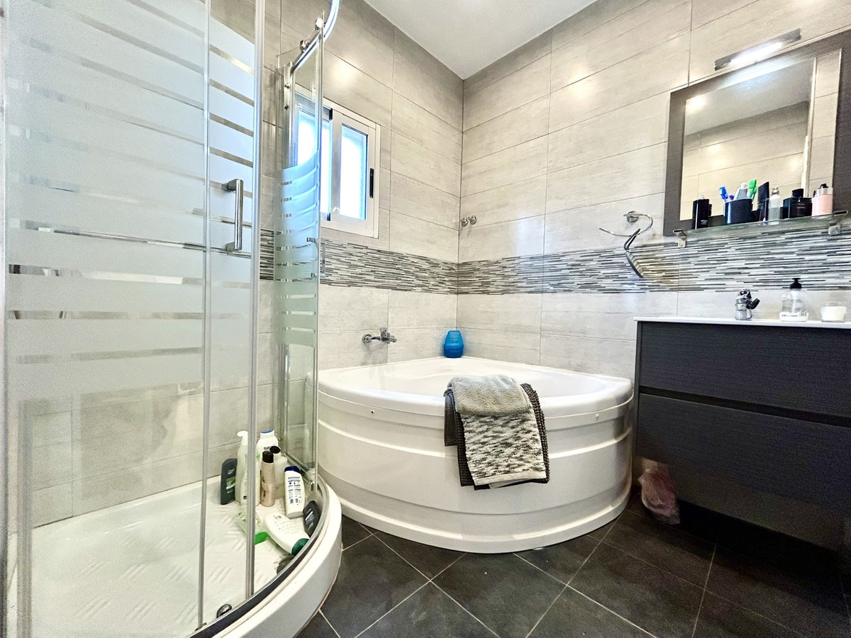 2 Bed Townhouse for sale in Villamartin Costa Blanca, Alicante, Spain