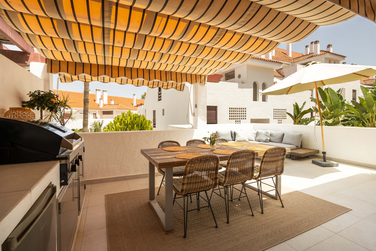 3 Bed Apartment for sale in Nueva Andalucía Costa Del Sol, Málaga, Spain