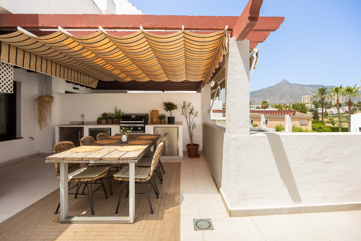 3 Bed Apartment for sale in Nueva Andalucía Costa Del Sol, Málaga, Spain