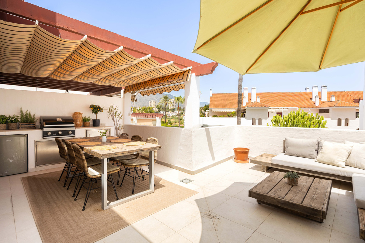 3 Bed Apartment for sale in Nueva Andalucía Costa Del Sol, Málaga, Spain