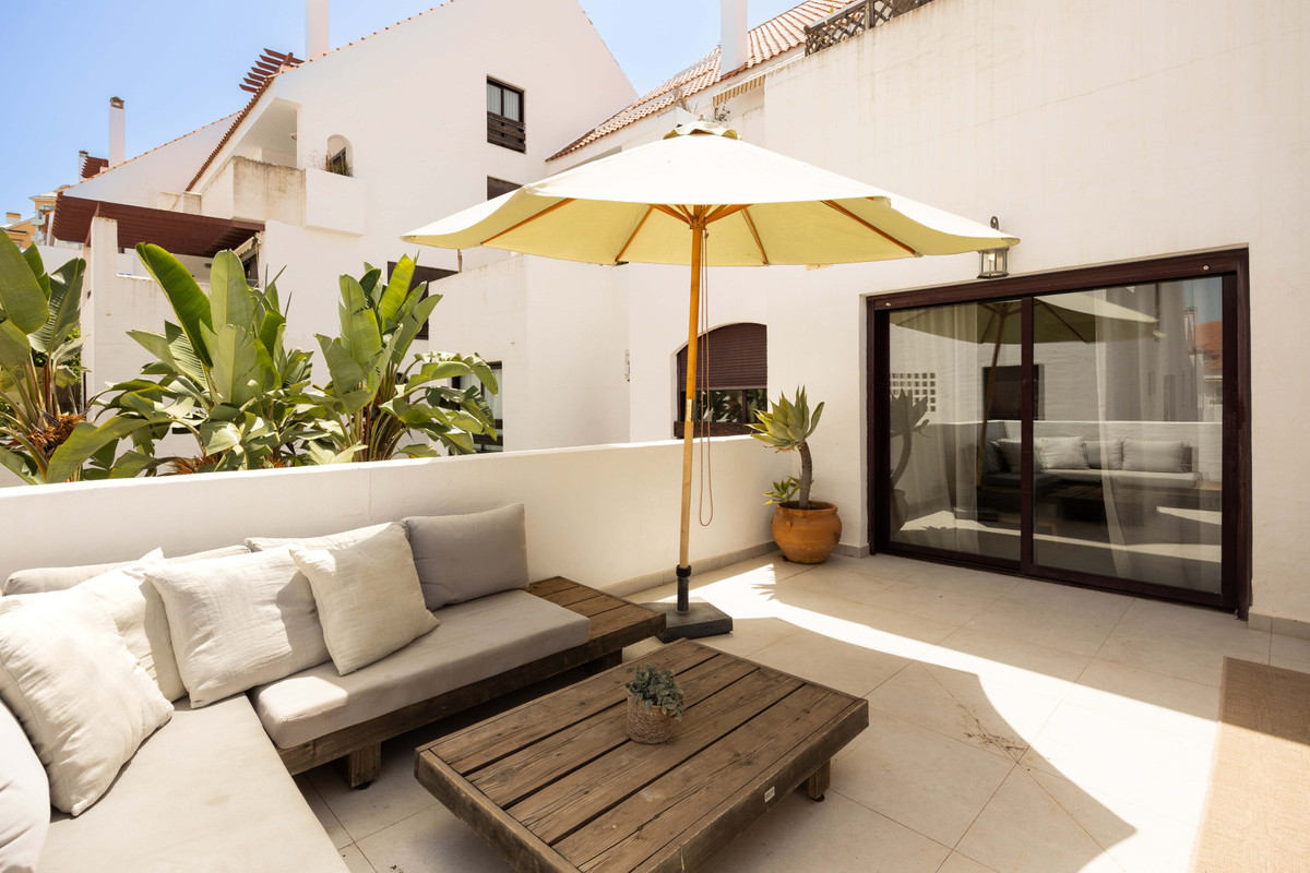 3 Bed Apartment for sale in Nueva Andalucía Costa Del Sol, Málaga, Spain
