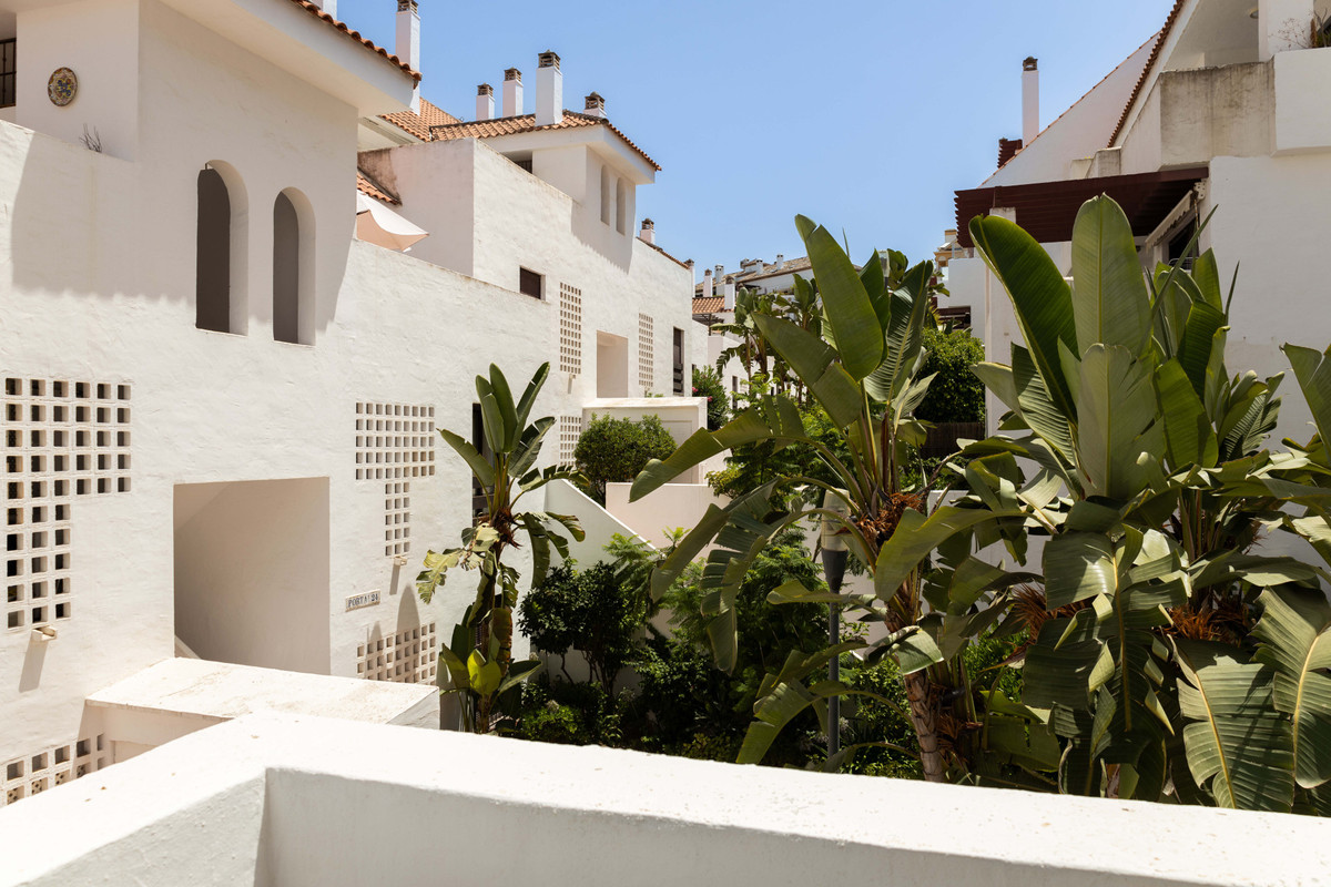 3 Bed Apartment for sale in Nueva Andalucía Costa Del Sol, Málaga, Spain