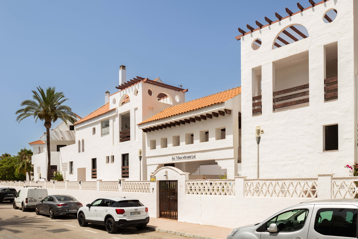 3 Bed Apartment for sale in Nueva Andalucía Costa Del Sol, Málaga, Spain