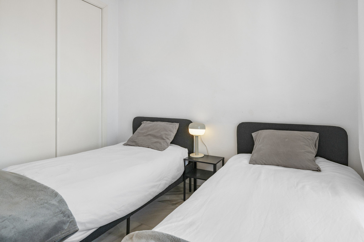 Se vende Apartamento Planta Media de 2 dormitorios en Costa Del Sol, Málaga, España