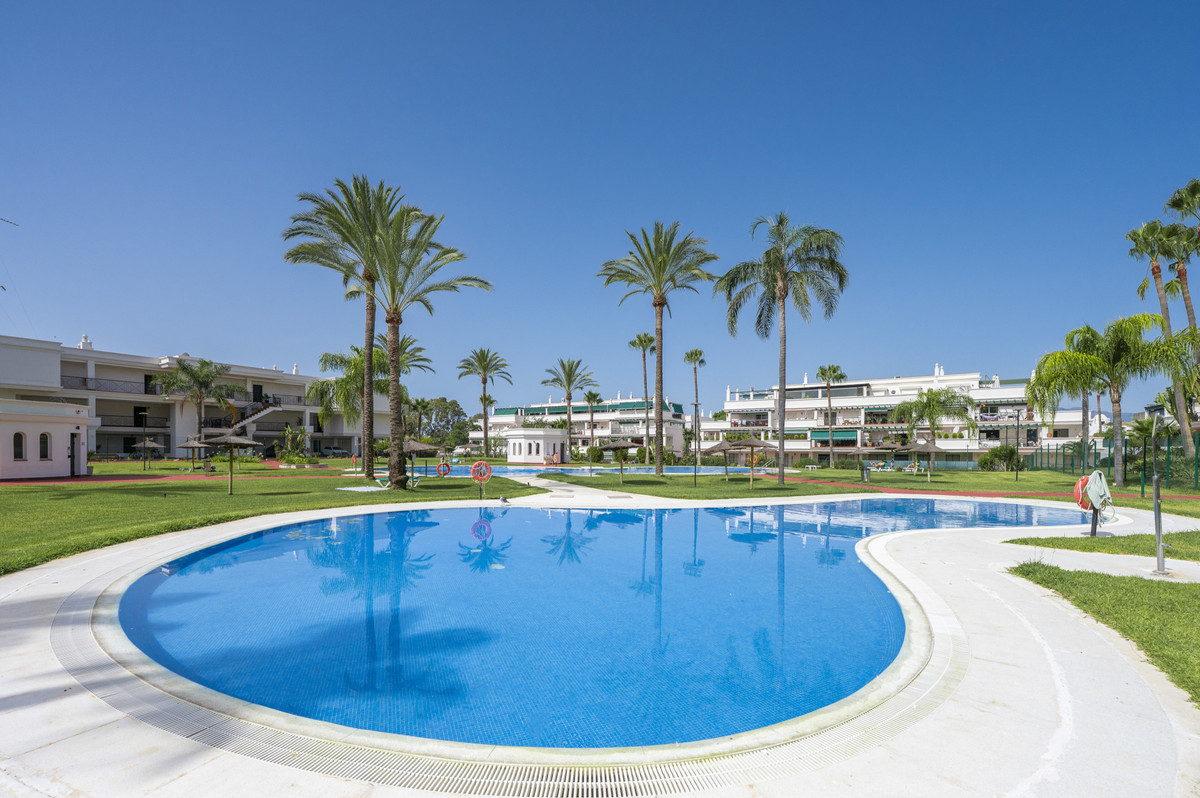 Se vende Apartamento Planta Media de 2 dormitorios en Costa Del Sol, Málaga, España