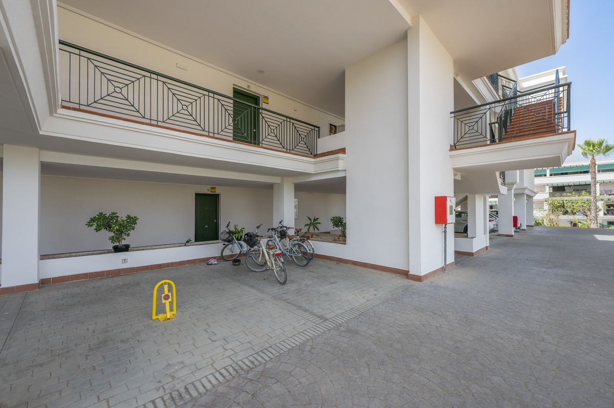 Se vende Apartamento Planta Media de 2 dormitorios en Costa Del Sol, Málaga, España