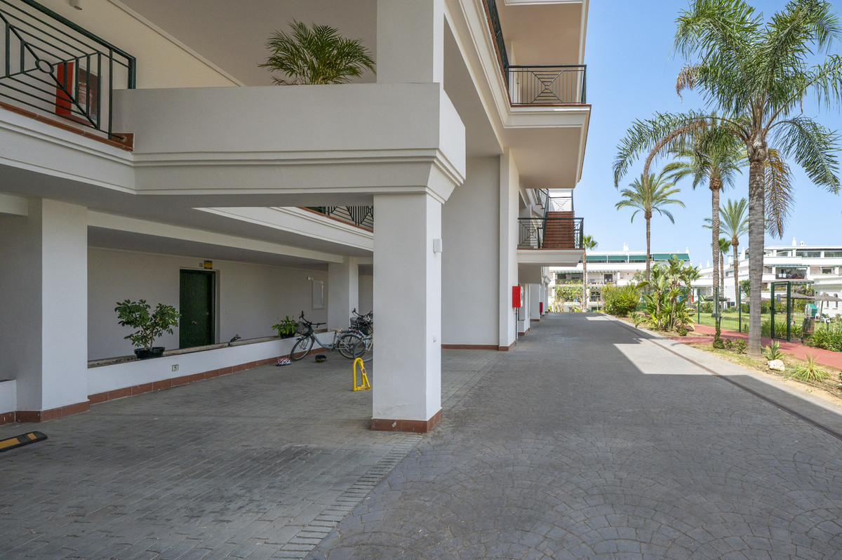 Se vende Apartamento Planta Media de 2 dormitorios en Costa Del Sol, Málaga, España