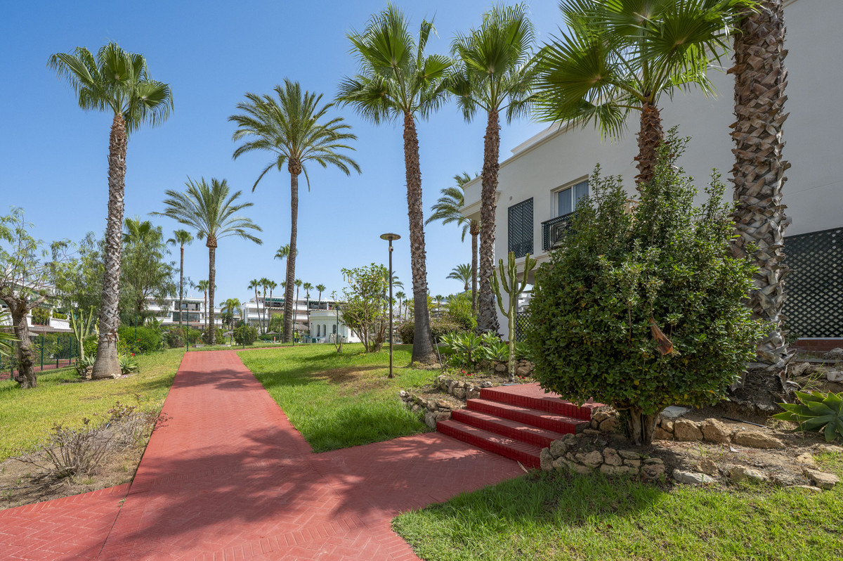 Se vende Apartamento Planta Media de 2 dormitorios en Costa Del Sol, Málaga, España