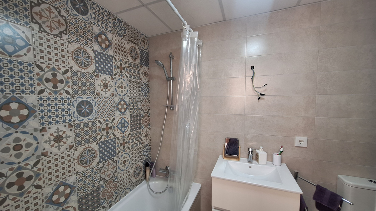 3 Bed Apartment for sale in Estepona Costa Del Sol, Málaga, Spain