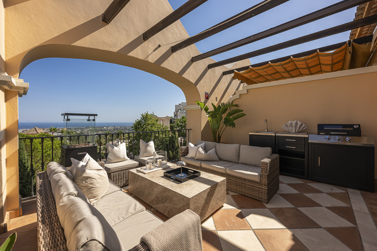 3 Bed Apartment for sale in La Quinta Costa Del Sol, Málaga, Spain