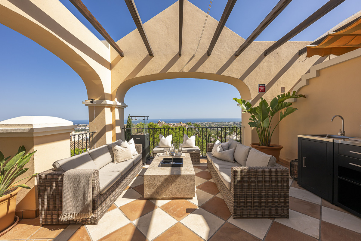 3 Bed Apartment for sale in La Quinta Costa Del Sol, Málaga, Spain