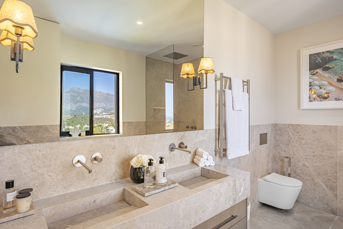3 Bed Apartment for sale in La Quinta Costa Del Sol, Málaga, Spain