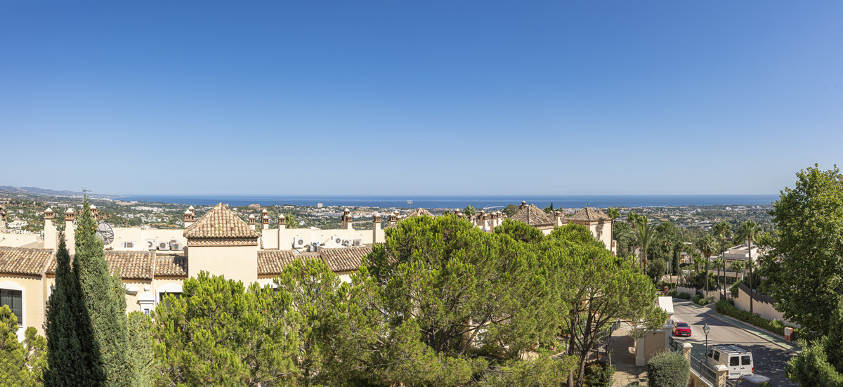 3 Bed Apartment for sale in La Quinta Costa Del Sol, Málaga, Spain
