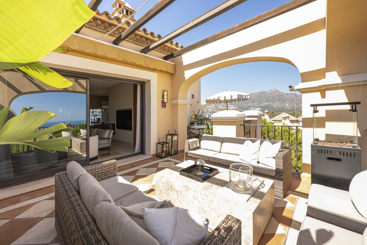 3 Bed Apartment for sale in La Quinta Costa Del Sol, Málaga, Spain