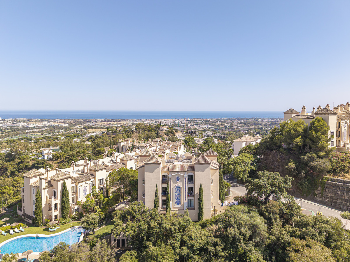 3 Bed Apartment for sale in La Quinta Costa Del Sol, Málaga, Spain