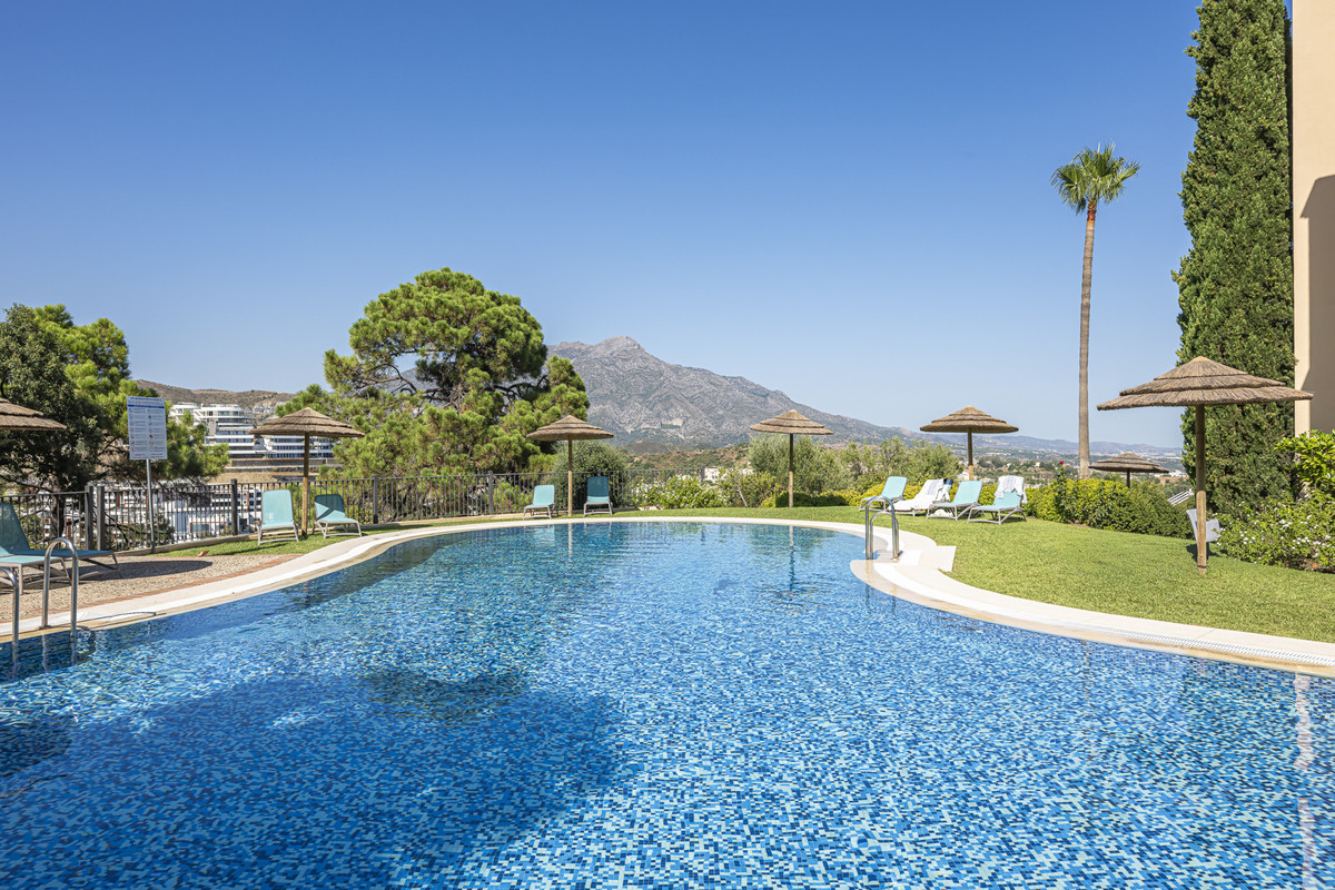 3 Bed Apartment for sale in La Quinta Costa Del Sol, Málaga, Spain