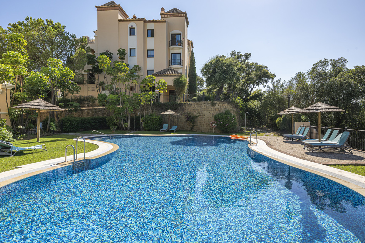 3 Bed Apartment for sale in La Quinta Costa Del Sol, Málaga, Spain