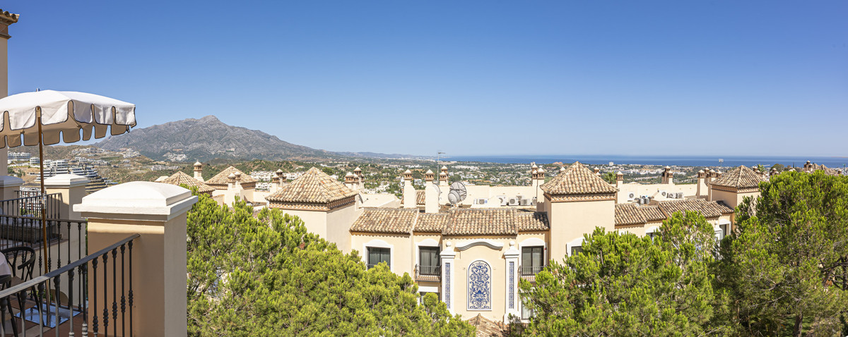 3 Bed Apartment for sale in La Quinta Costa Del Sol, Málaga, Spain