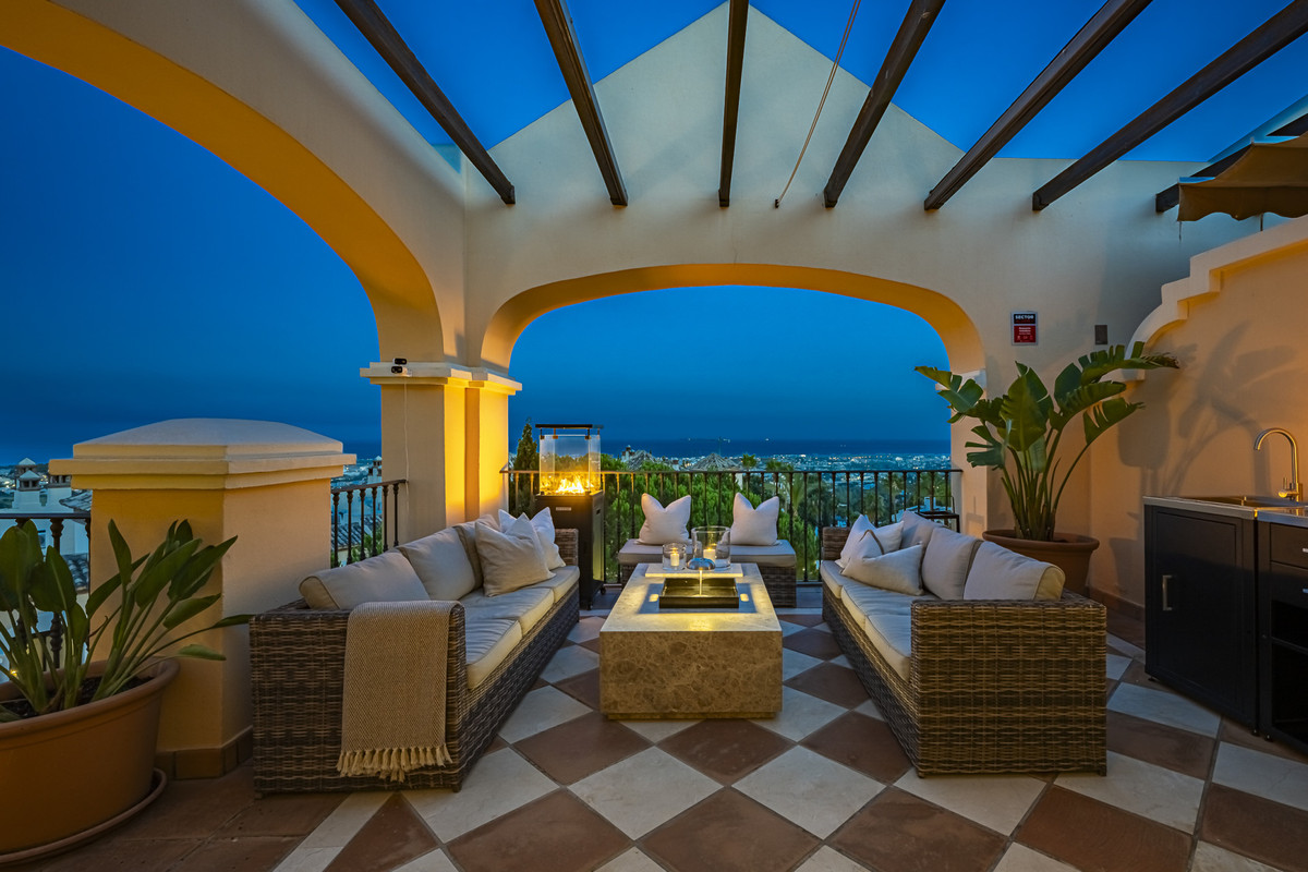 3 Bed Apartment for sale in La Quinta Costa Del Sol, Málaga, Spain
