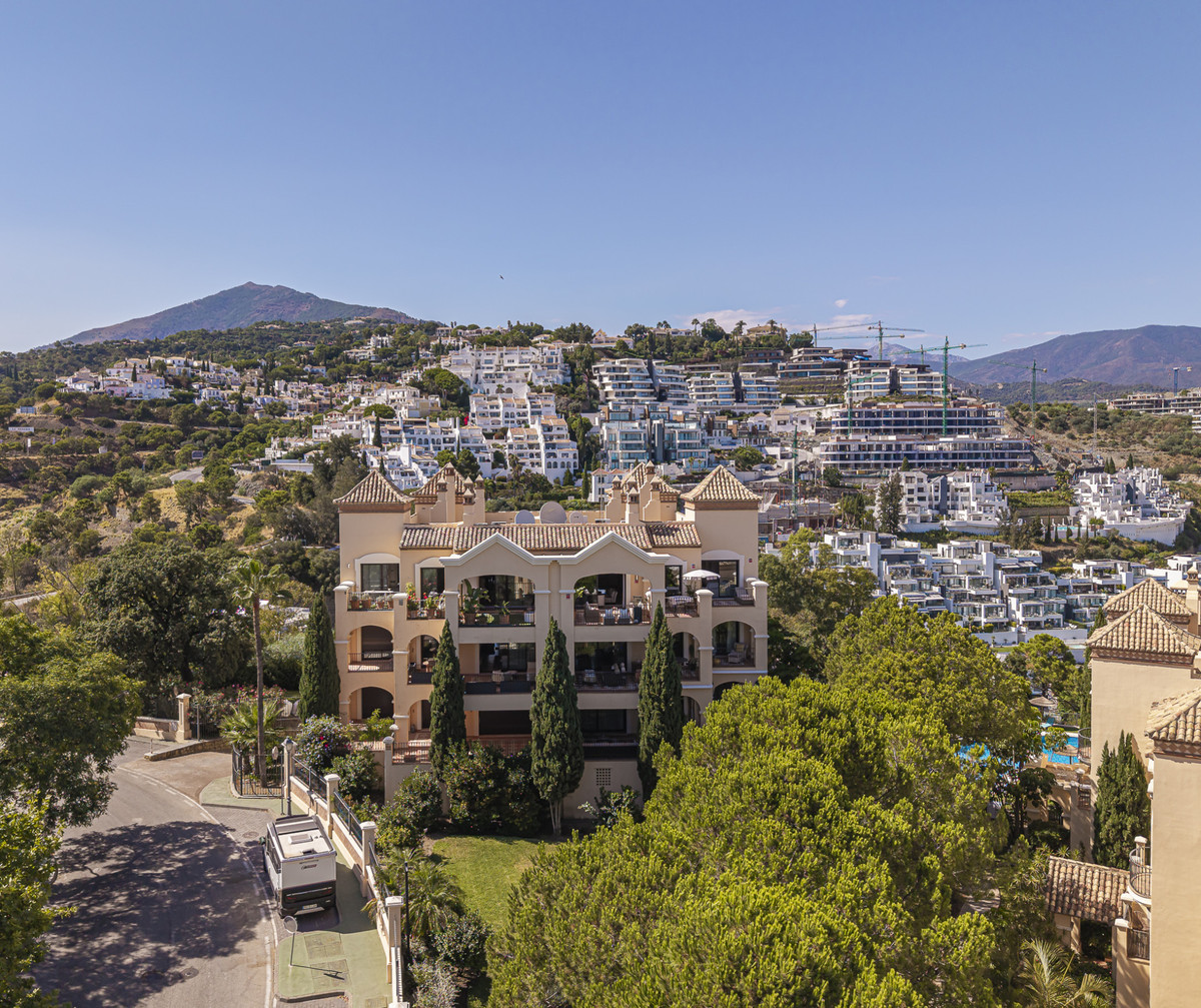 3 Bed Apartment for sale in La Quinta Costa Del Sol, Málaga, Spain
