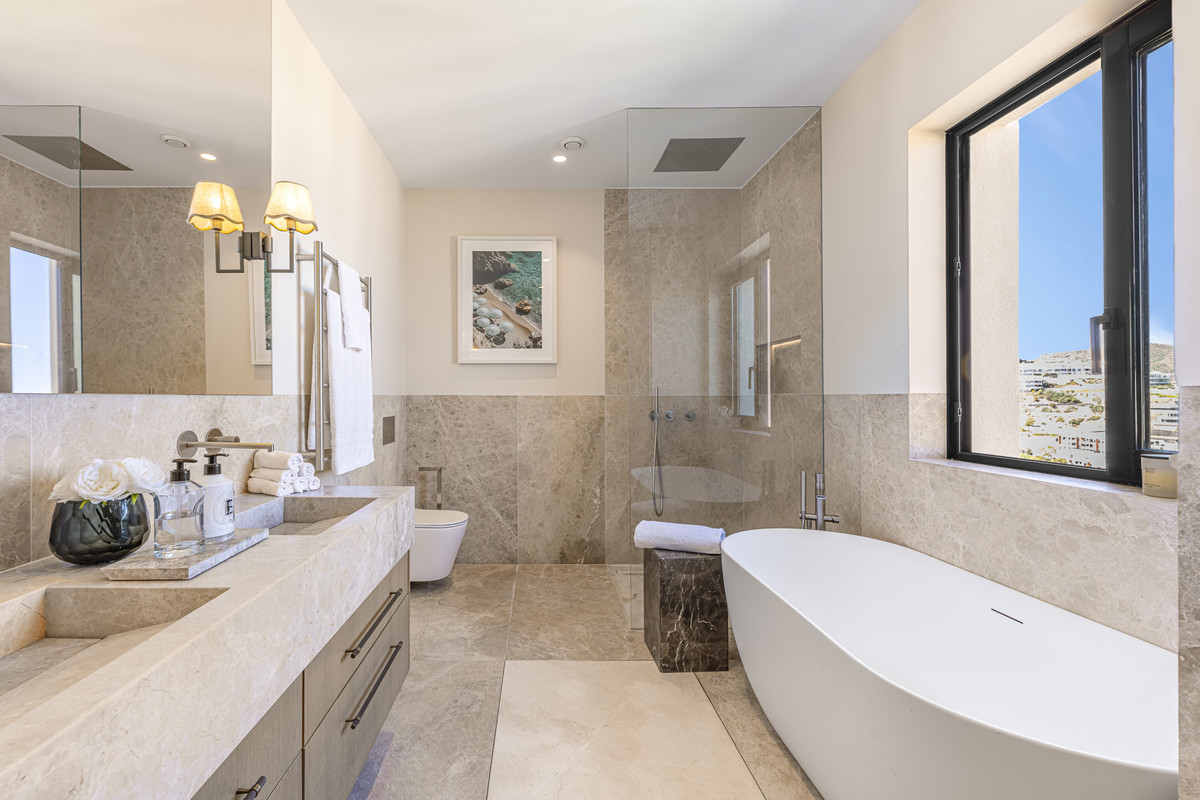 3 Bed Apartment for sale in La Quinta Costa Del Sol, Málaga, Spain