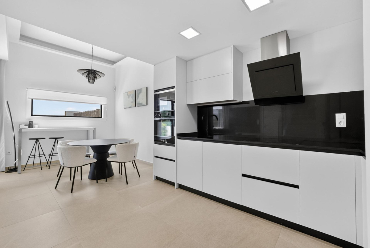 3 Bed Townhouse for sale in Urbanización El Raso Costa Blanca, Alicante, Spain