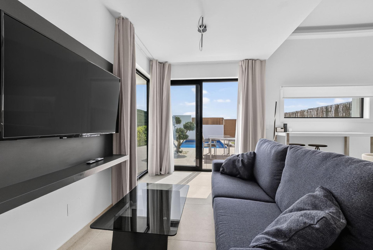 3 Bed Townhouse for sale in Urbanización El Raso Costa Blanca, Alicante, Spain