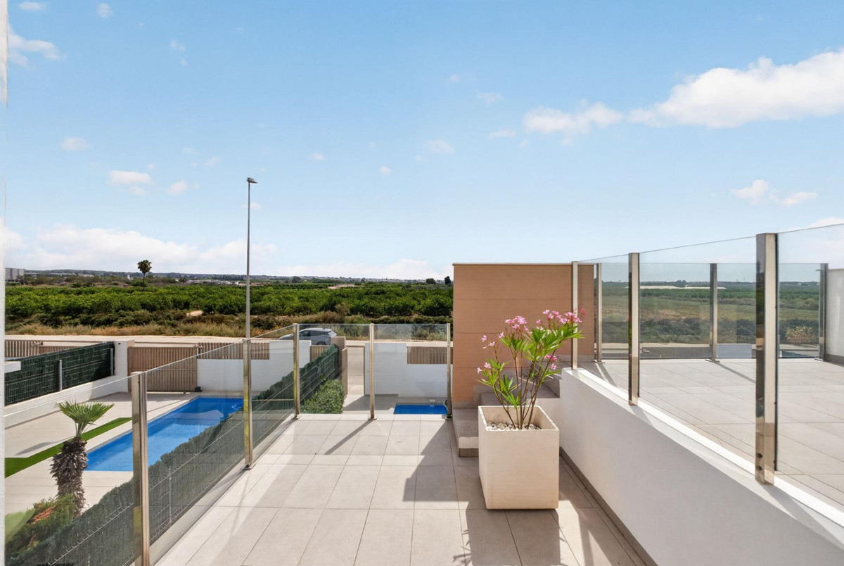 3 Bed Townhouse for sale in Urbanización El Raso Costa Blanca, Alicante, Spain