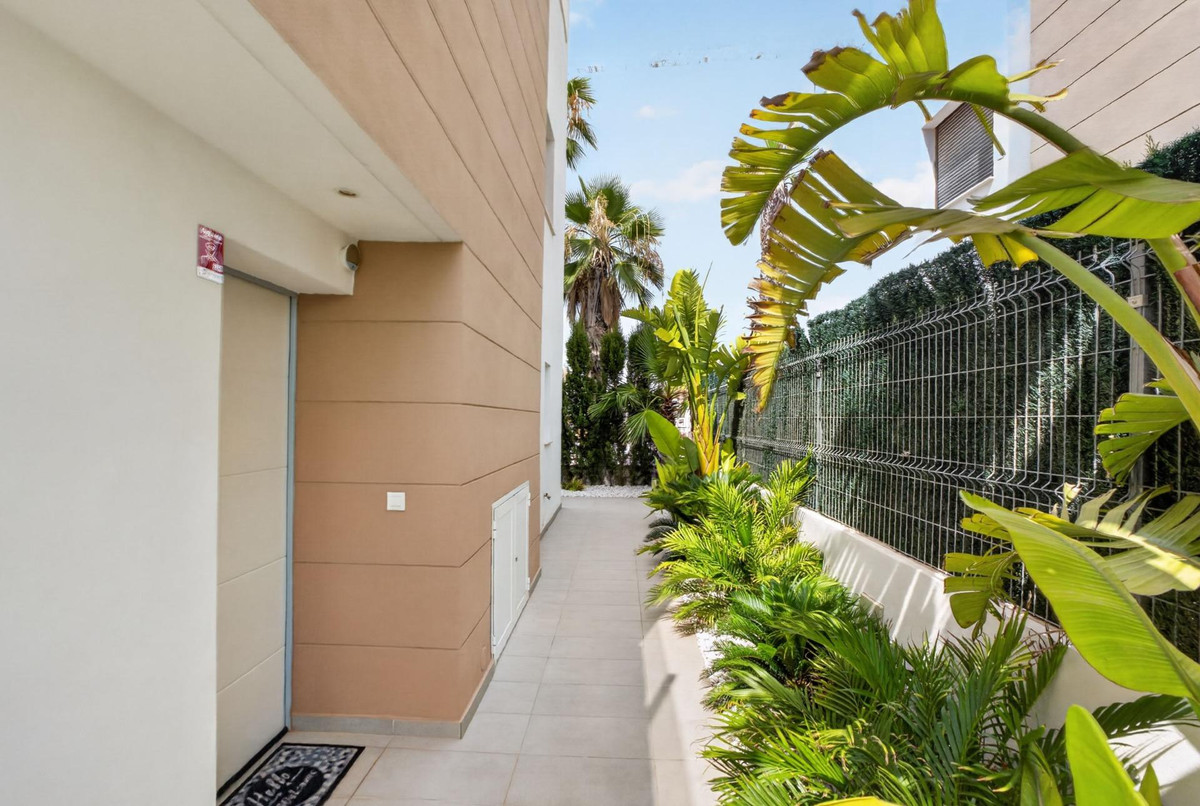 3 Bed Townhouse for sale in Urbanización El Raso Costa Blanca, Alicante, Spain