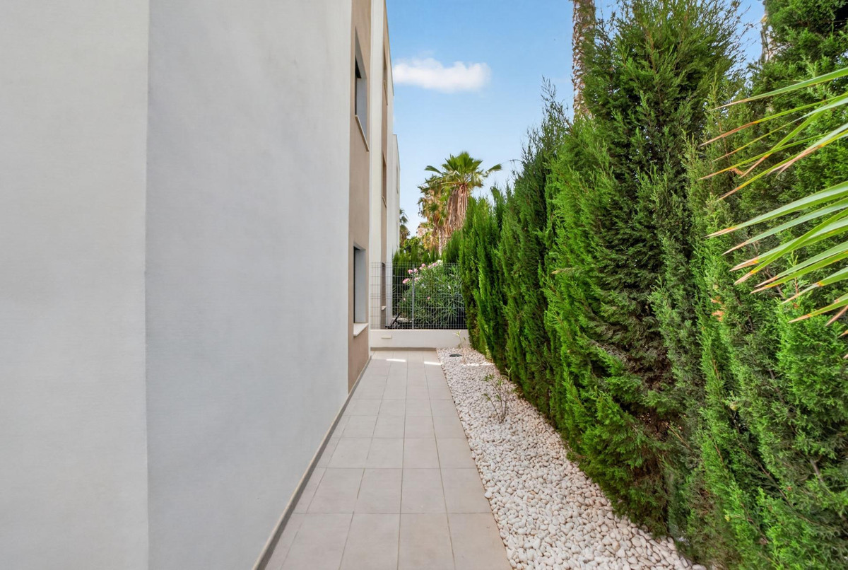 3 Bed Townhouse for sale in Urbanización El Raso Costa Blanca, Alicante, Spain