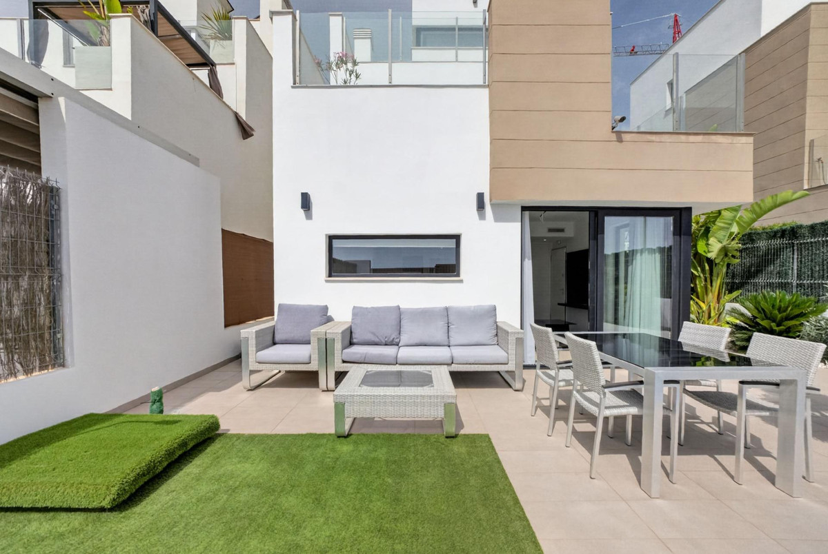3 Bed Townhouse for sale in Urbanización El Raso Costa Blanca, Alicante, Spain