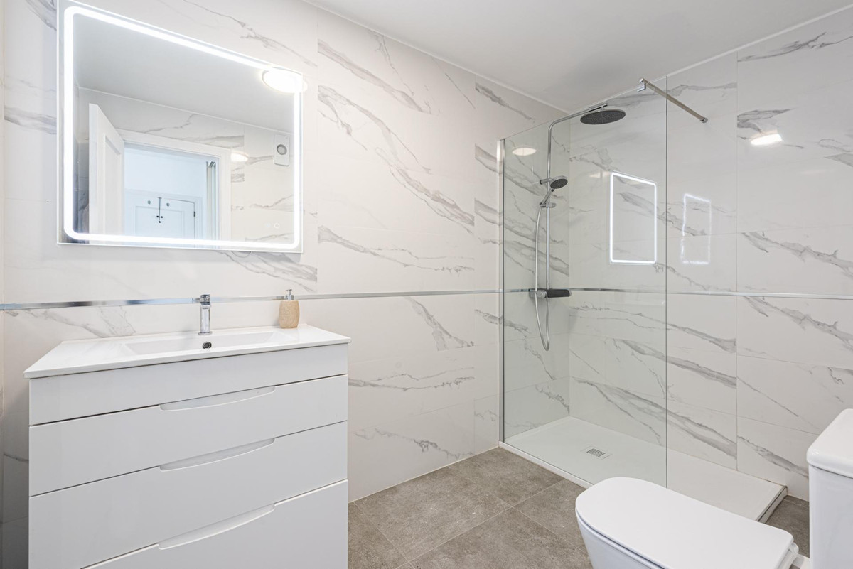 2 Bed Apartment for sale in Calahonda Costa Del Sol, Málaga, Spain