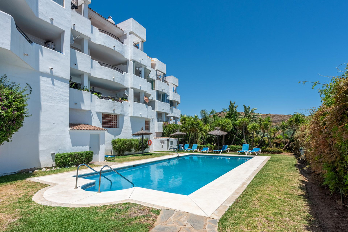 2 Bed Apartment for sale in Calahonda Costa Del Sol, Málaga, Spain